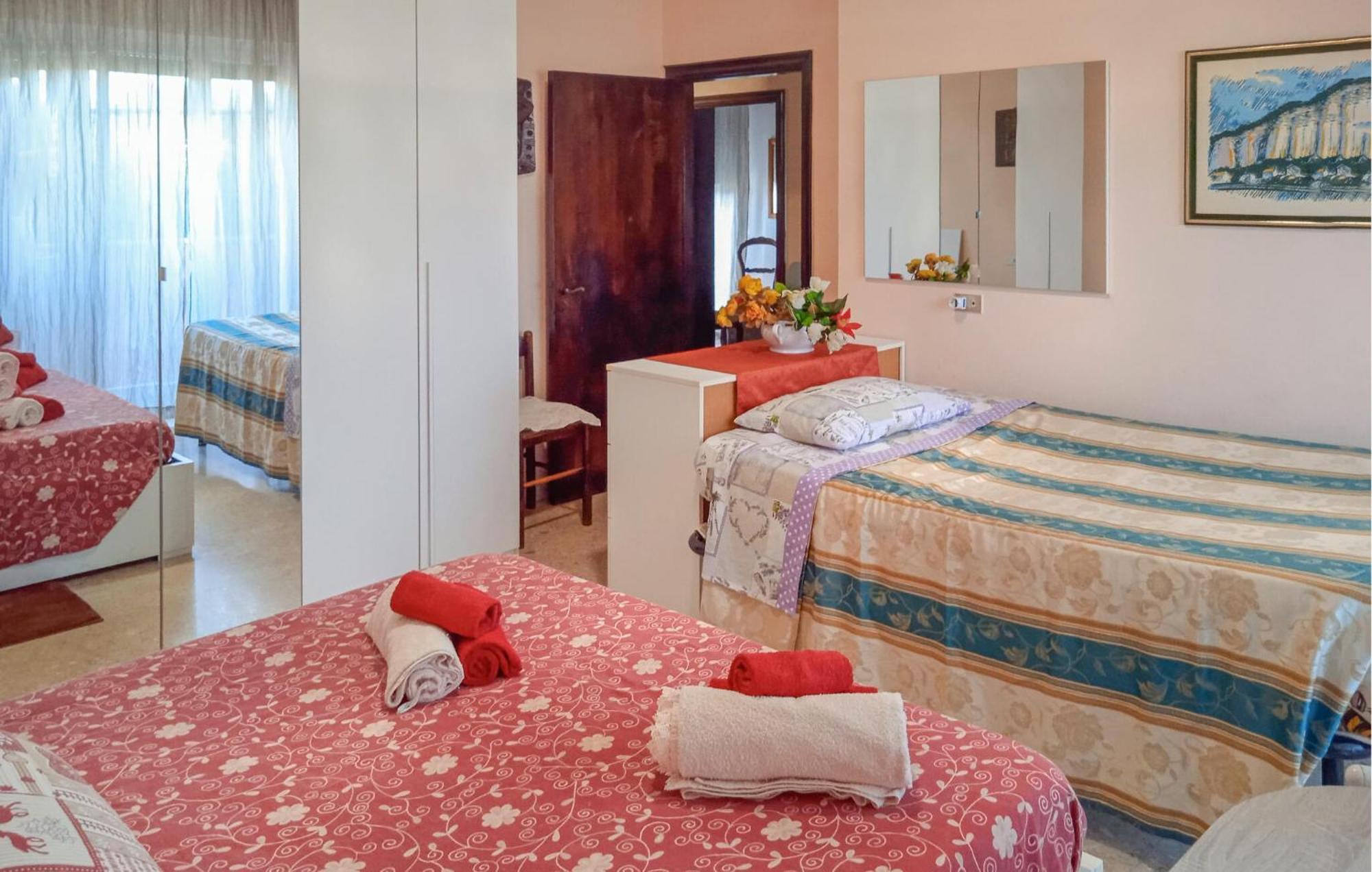 Gorgeous Apartment In Marina Di Santangelo Silvi Marina Exterior photo